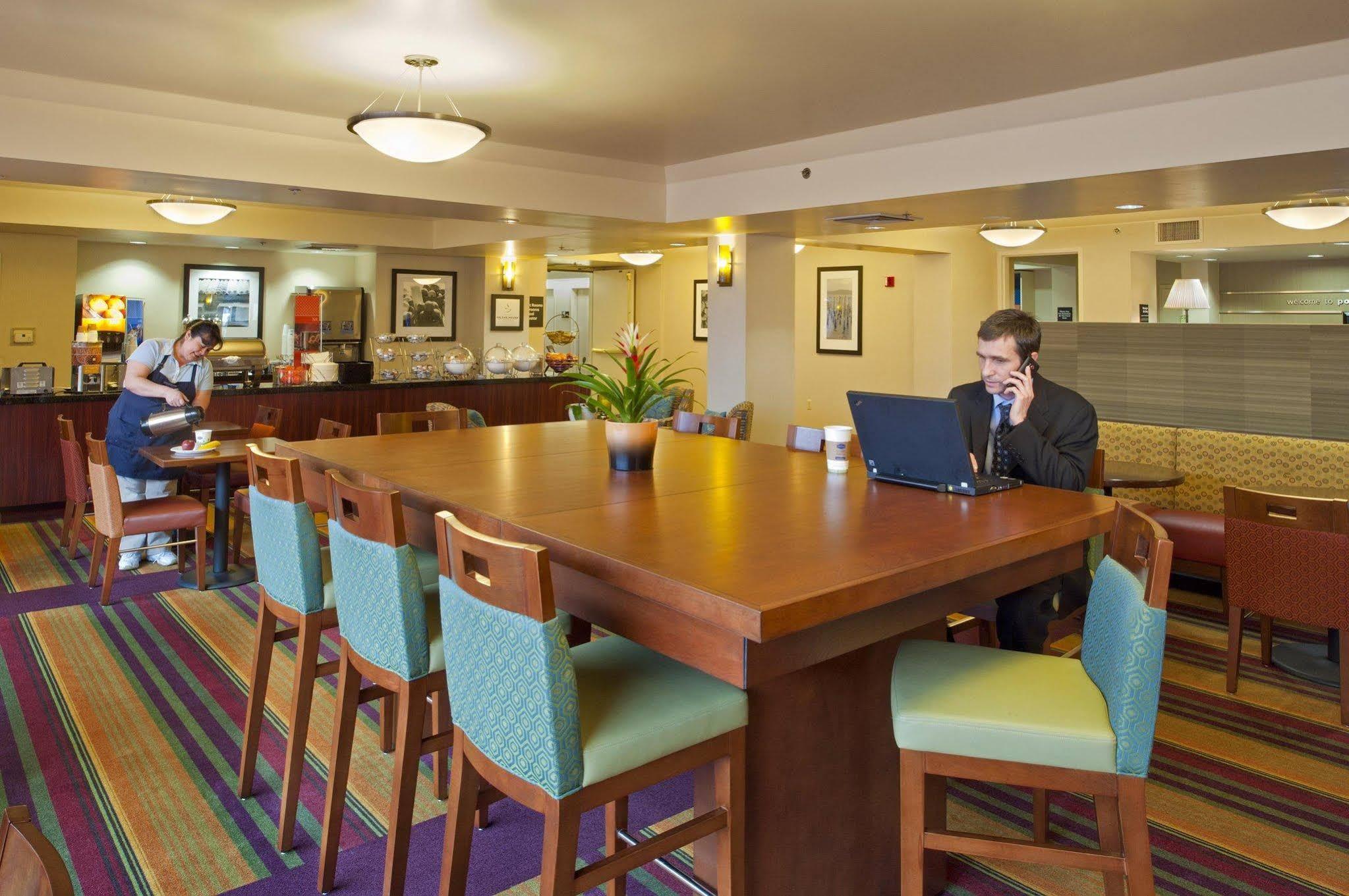 Hampton Inn Portland Airport Dış mekan fotoğraf